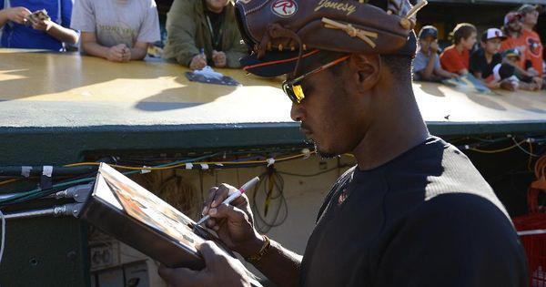 Signatures For Soldiers Turns Athlete Autographs Into Veterans Assistance
